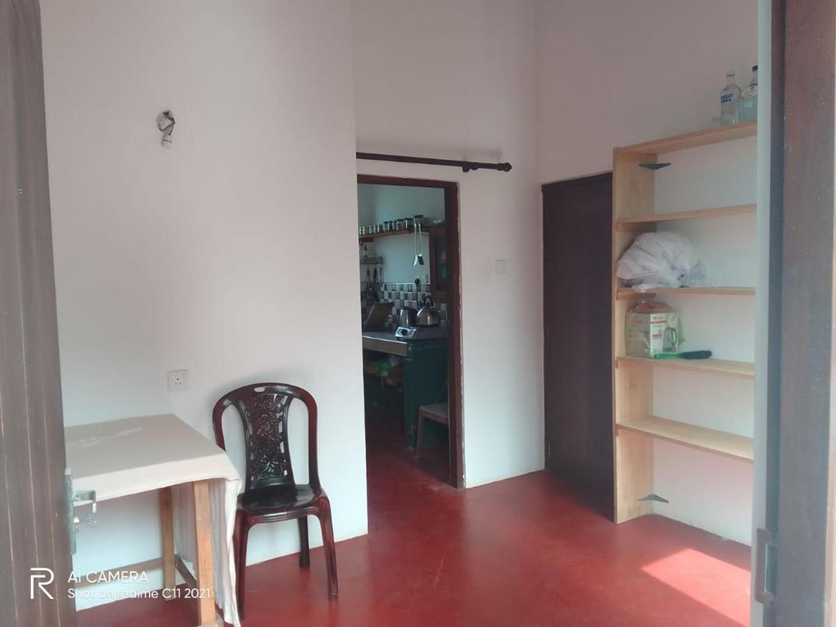 New Star Light Hotel Mirissa Bagian luar foto