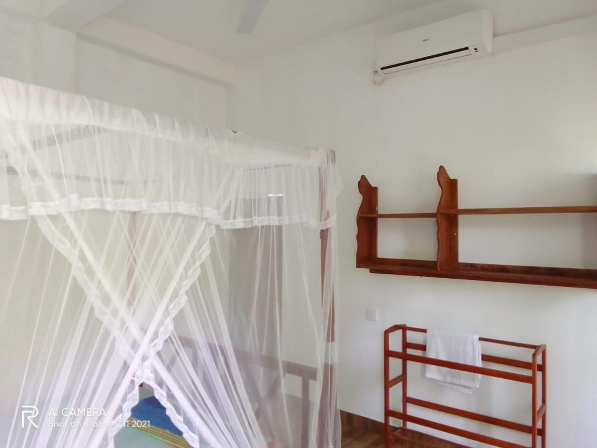 New Star Light Hotel Mirissa Bagian luar foto