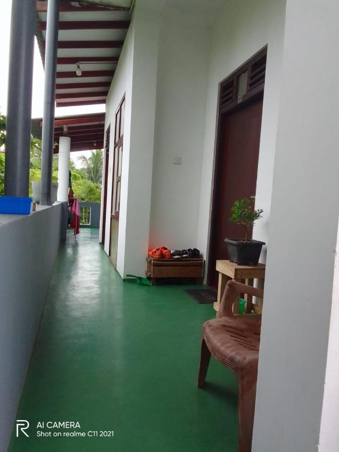 New Star Light Hotel Mirissa Bagian luar foto