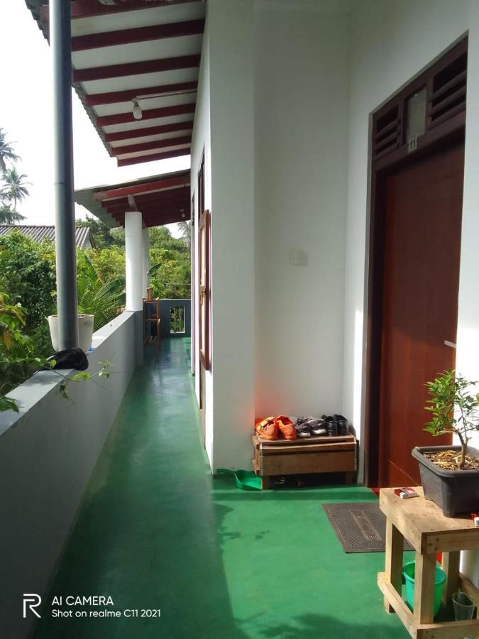 New Star Light Hotel Mirissa Bagian luar foto