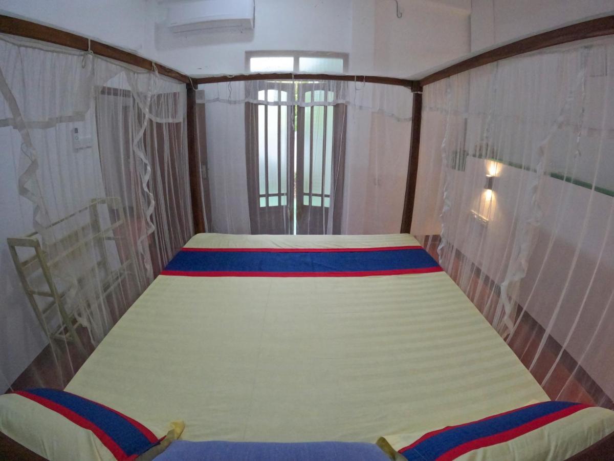 New Star Light Hotel Mirissa Bagian luar foto