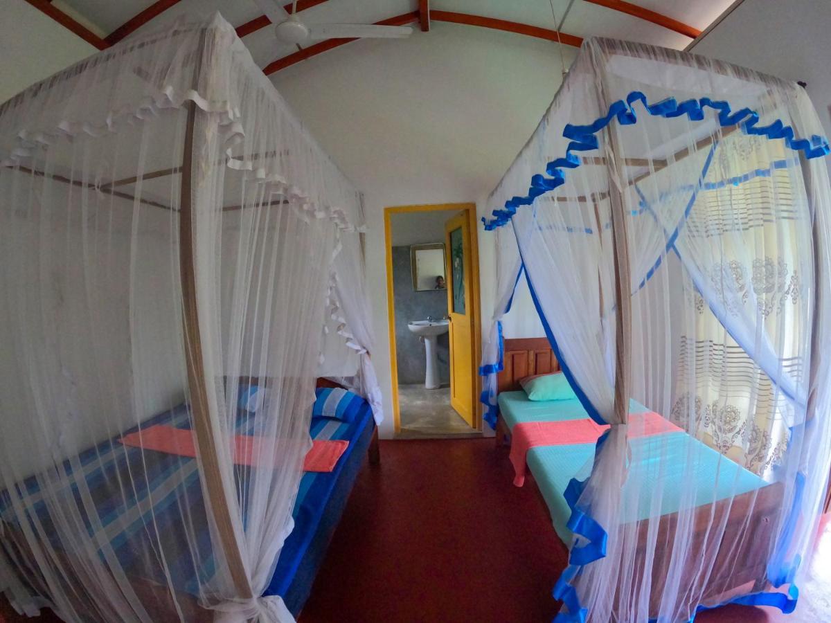 New Star Light Hotel Mirissa Bagian luar foto