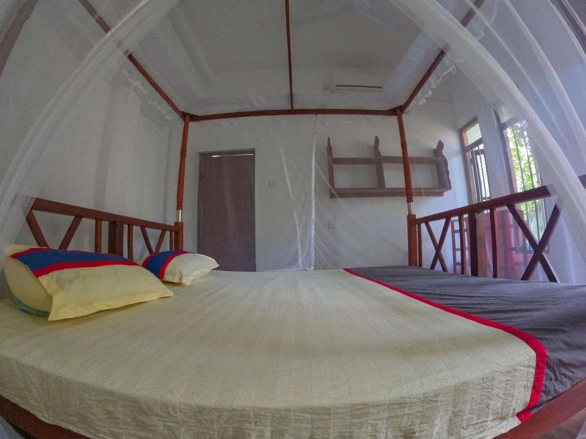 New Star Light Hotel Mirissa Bagian luar foto