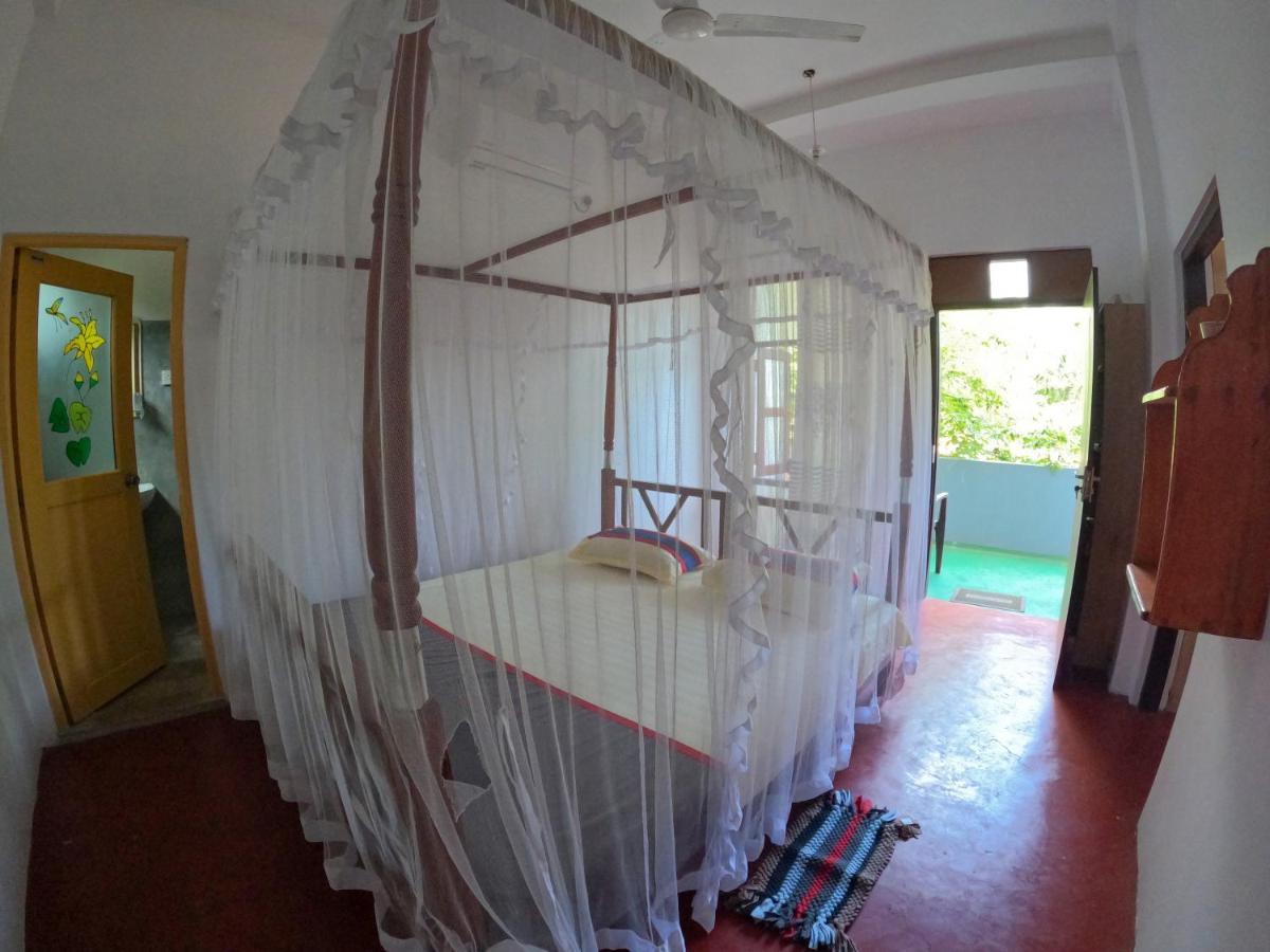 New Star Light Hotel Mirissa Bagian luar foto
