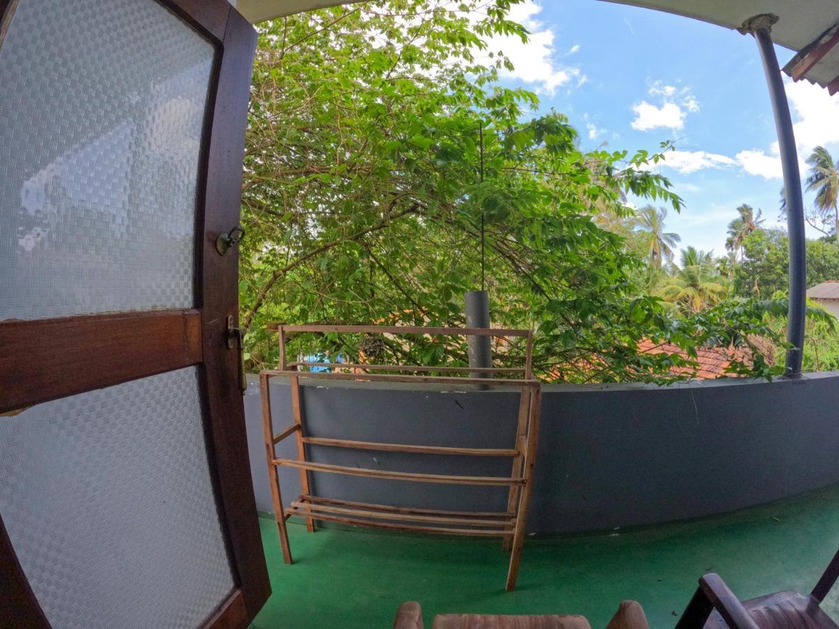 New Star Light Hotel Mirissa Bagian luar foto
