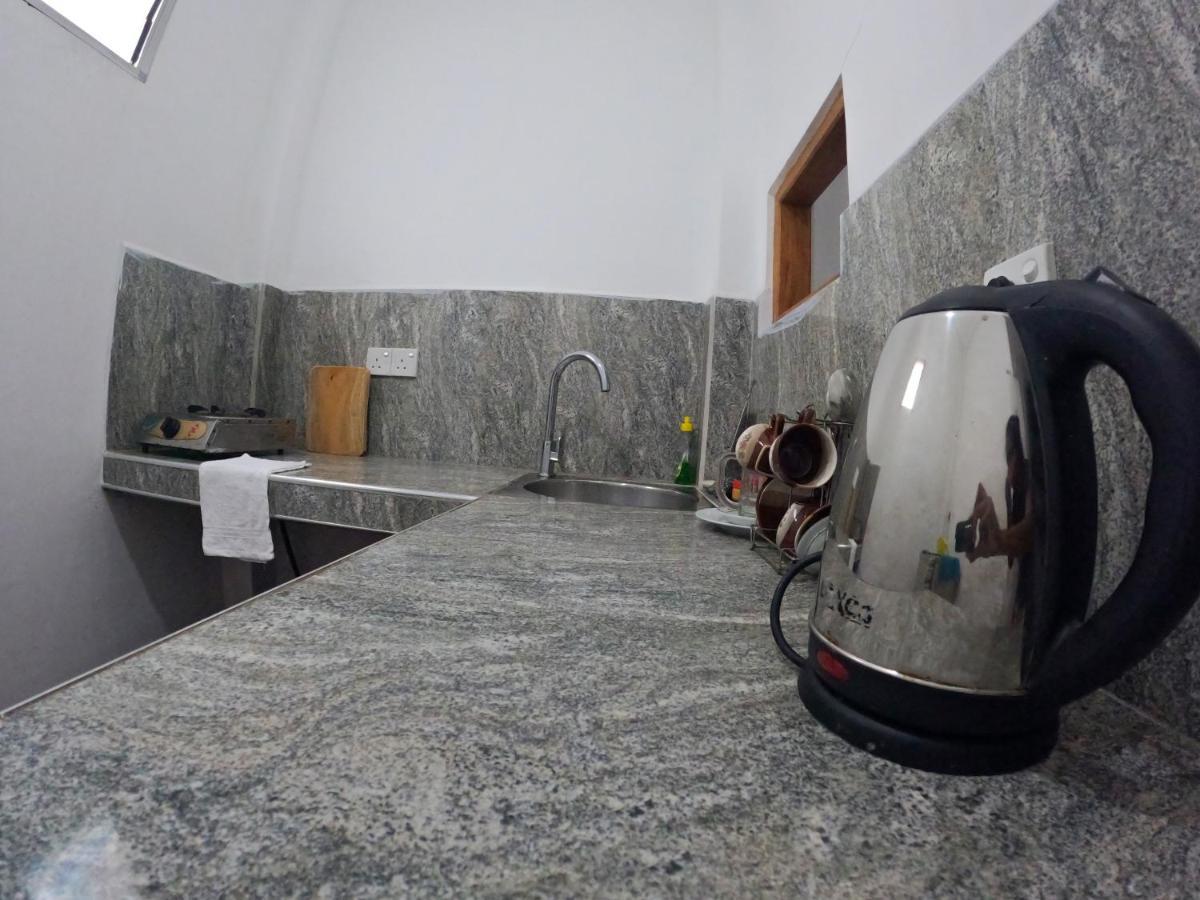 New Star Light Hotel Mirissa Bagian luar foto