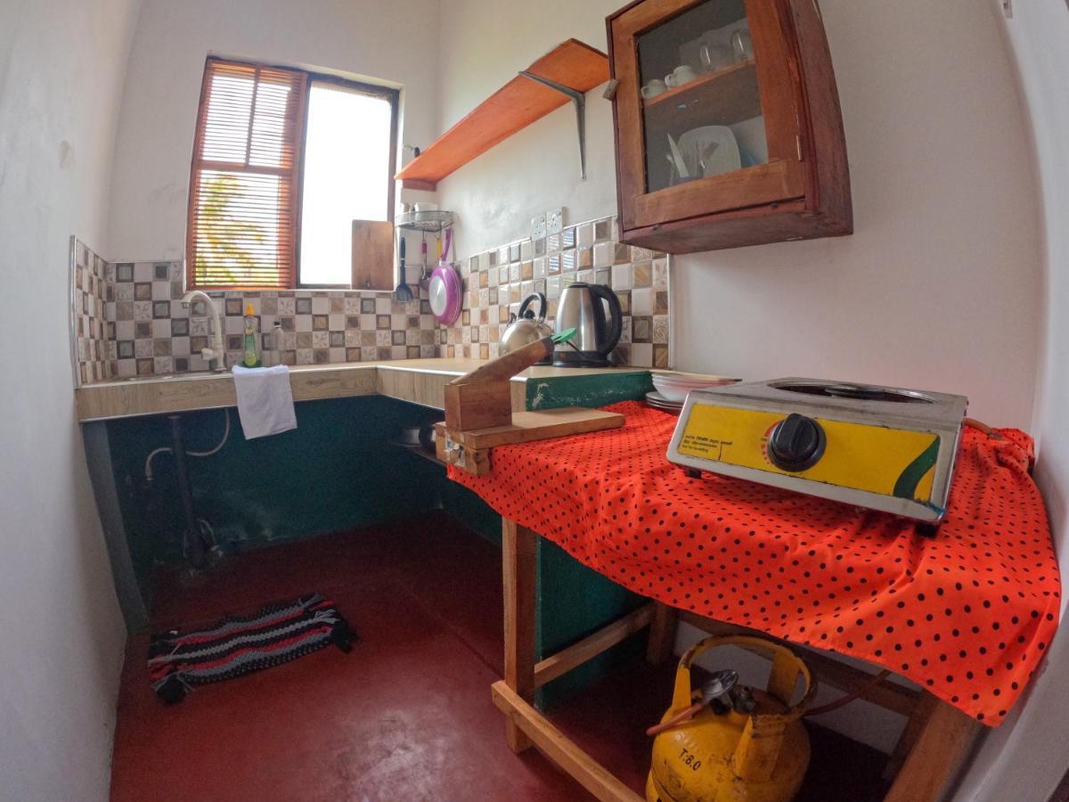 New Star Light Hotel Mirissa Bagian luar foto