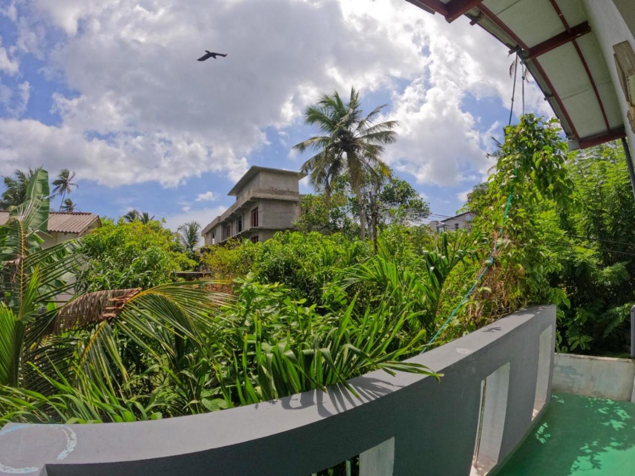 New Star Light Hotel Mirissa Bagian luar foto