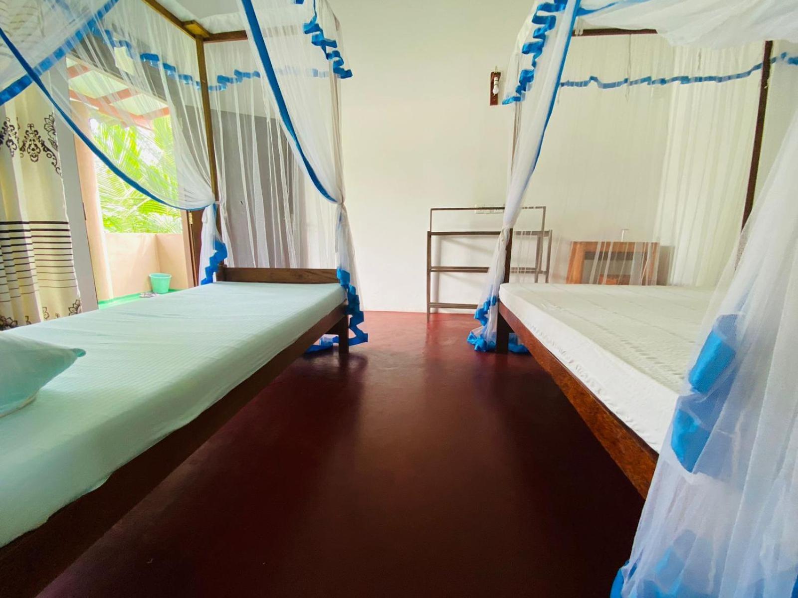 New Star Light Hotel Mirissa Bagian luar foto